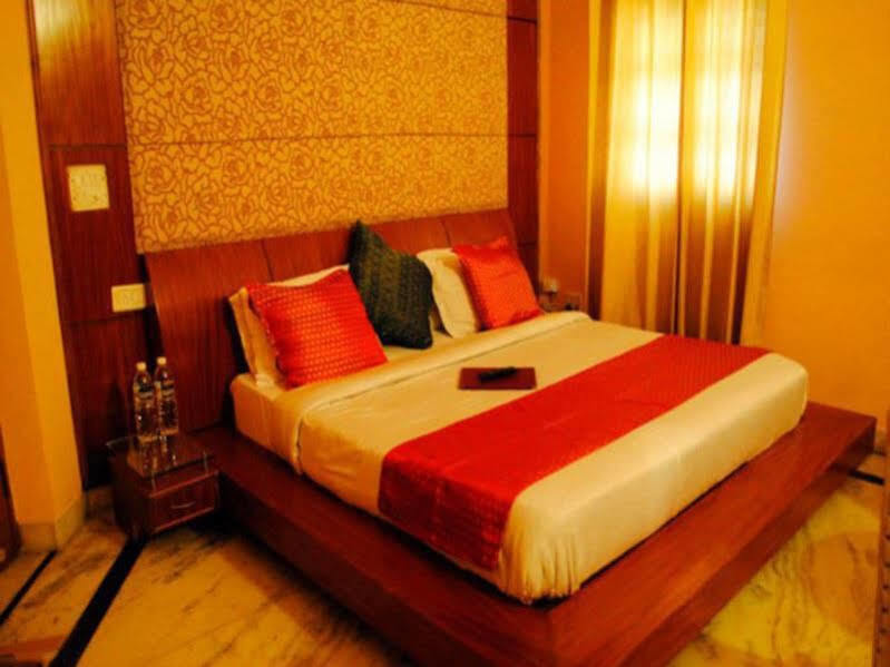 Oyo 10425 Queens Pearl Inn Дехрадун Экстерьер фото